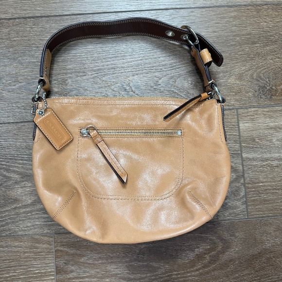 Vintage Coach Soho Tan Leather Hobo Shoulder Bag Zip Closure Pockets Designer - Picture 1 of 16